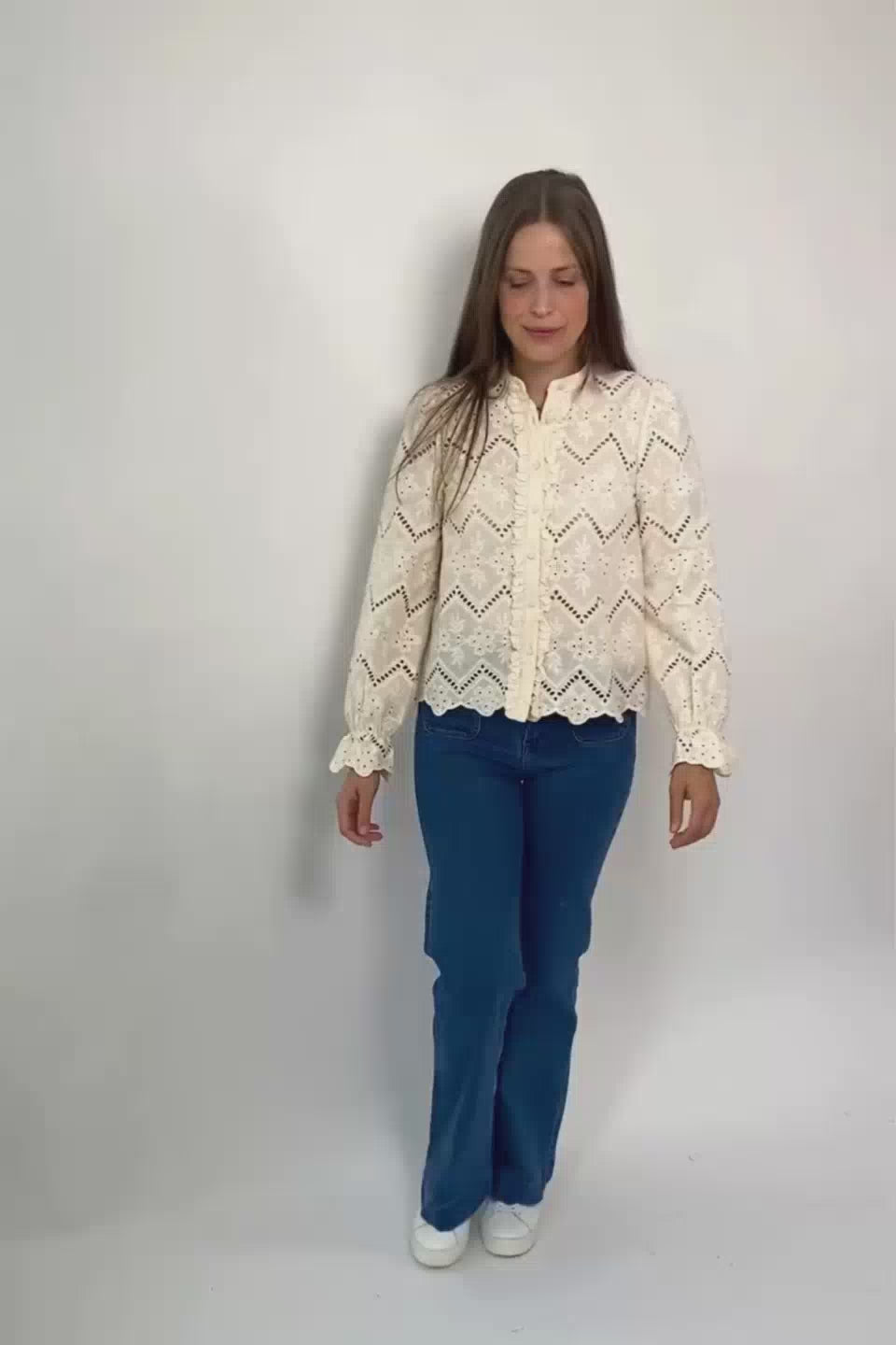 elena-denim-jeans-blauw-sweet-like-you-model-video-1