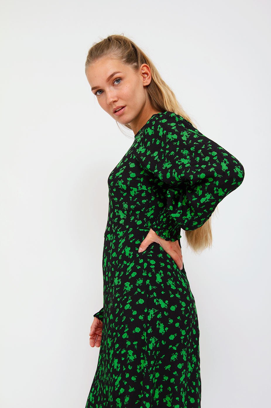 Vika Dress Green Neo Noir - Product - Sienna Goodies