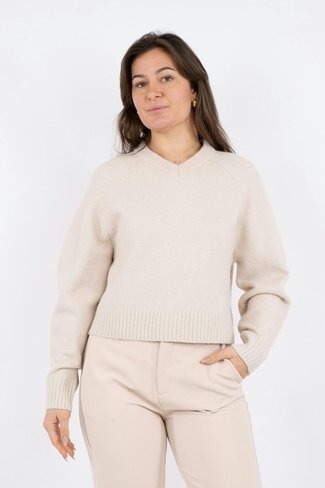 Kamra V-Neck Sweater Ivory Cream Neo Noir